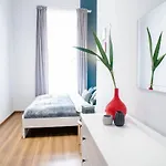 5 Bedrooms With Ac In Center Apartament Budapesta
