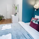 5 Bedrooms With Ac In Center *