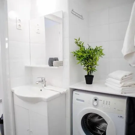 5 Bedrooms With Ac In Center