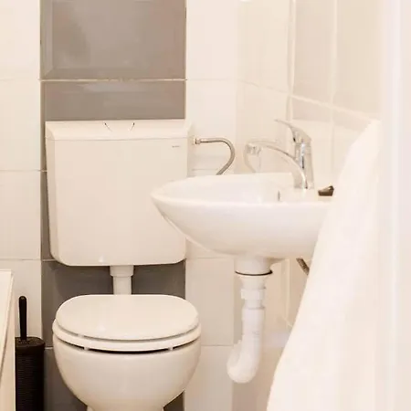 Apartment 5 Bedrooms With Ac In Center *