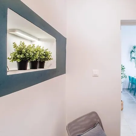 5 Bedrooms With Ac In Center *