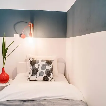 5 Bedrooms With Ac In Center Budapest