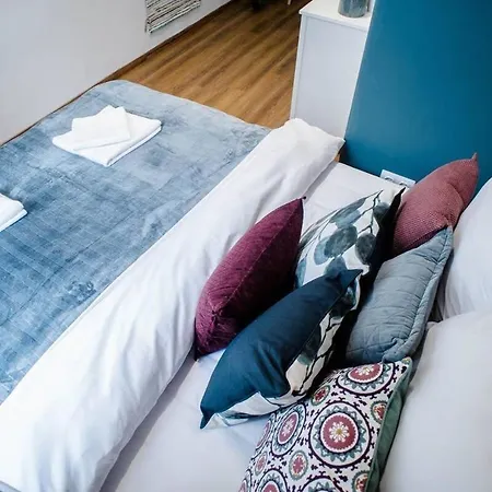 Apartment 5 Bedrooms With Ac In Center