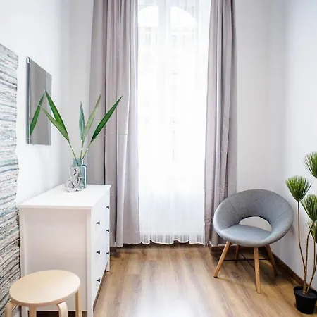 Apartment 5 Bedrooms With Ac In Center *