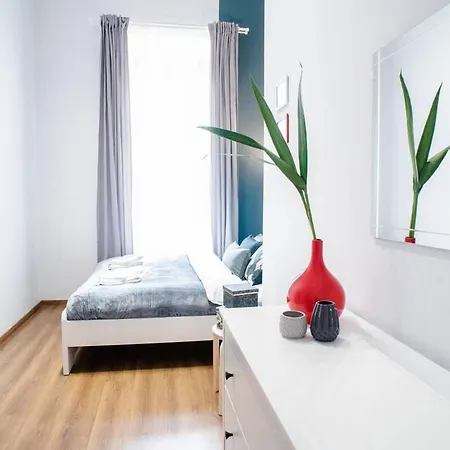 5 Bedrooms With Ac In Center Apartment Budapest