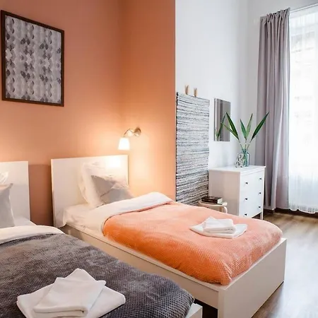 5 Bedrooms With Ac In Center Budapest