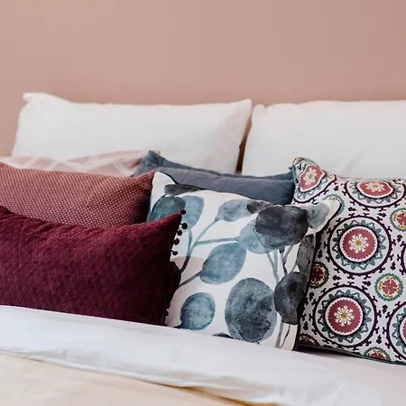 5 Bedrooms With Ac In Center Appartement