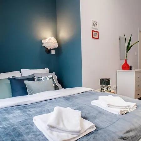 5 Bedrooms With Ac In Center *
