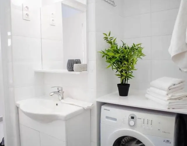 5 Bedrooms With Ac In Center