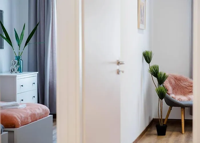 5 Bedrooms With Ac In Center *