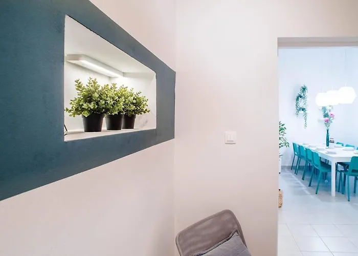 5 Bedrooms With Ac In Center *