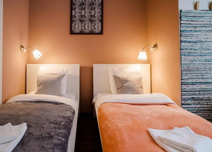 5 Bedrooms With Ac In Center شقة *