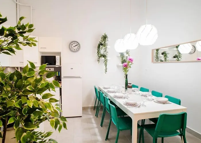 5 Bedrooms With Ac In Center
